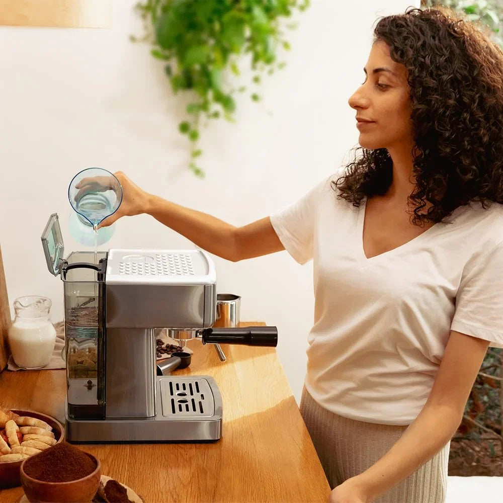 Cecotec Ekspres do kawy z podwójnym wyjściem Power Espresso 20 Barista Cream. 1550 W, 20 prętów, zbiornik na ziarna kawy 250g, młynek z 30 poziomami mielenia, termoblok, zbiornik na wodę 2.5 L