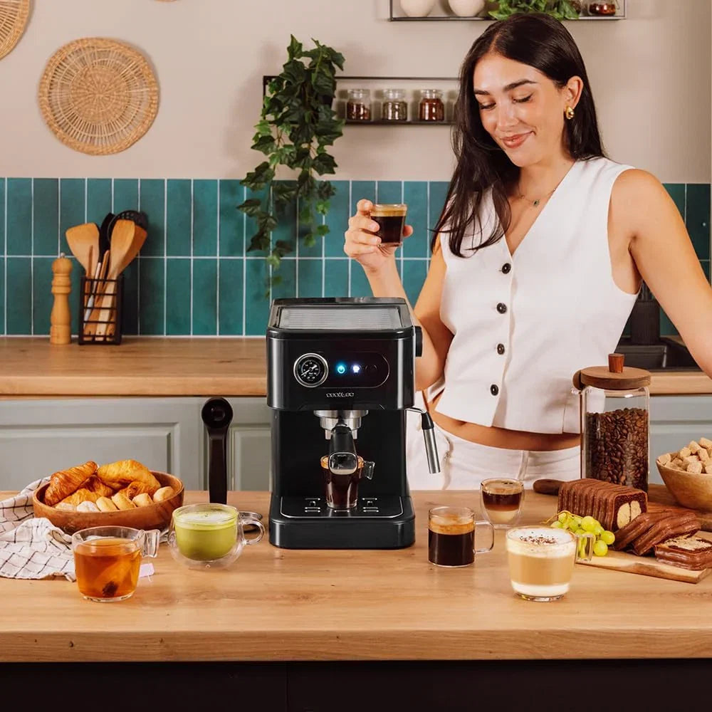 Cecotec Ekspres do kawy z podwójnym wyjściem Power Espresso 20 Barista Cream. 1550 W, 20 prętów, zbiornik na ziarna kawy 250g, młynek z 30 poziomami mielenia, termoblok, zbiornik na wodę 2.5 L