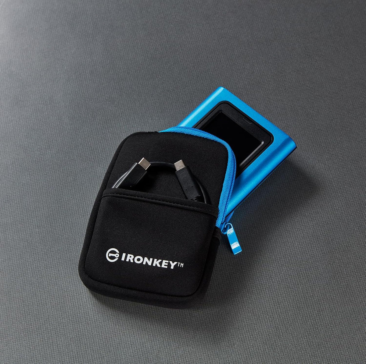 Kingston IronKey Vault Privacy 80 – zewnętrzny dysk SSD, certyfikat FIPS 197 i szyfrowany 256-bitowy XTS-AES – odczyt do 250 MB/s, zapis 250 MB/s – IKVP80ES/960G