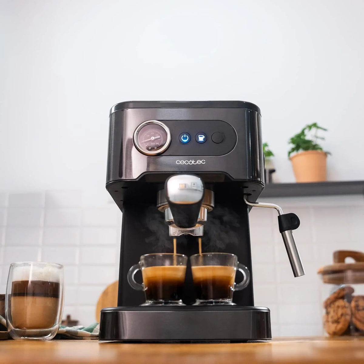 Cecotec Ekspres do kawy z podwójnym wyjściem Power Espresso 20 Barista Cream. 1550 W, 20 prętów, zbiornik na ziarna kawy 250g, młynek z 30 poziomami mielenia, termoblok, zbiornik na wodę 2.5 L